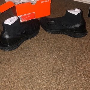 Nike rise react fly knit